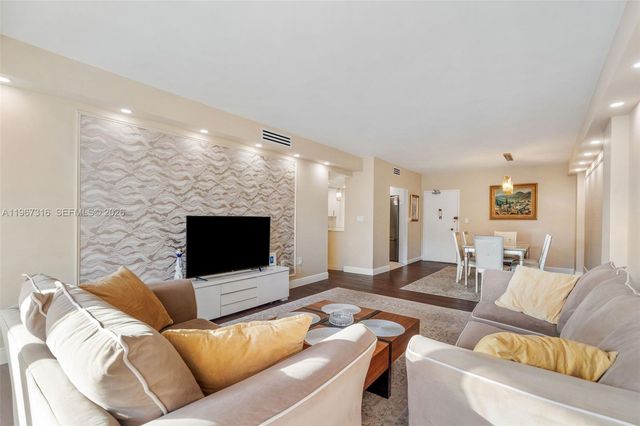 1985 S Ocean Dr 9G, Hallandale Beach, FL 33009