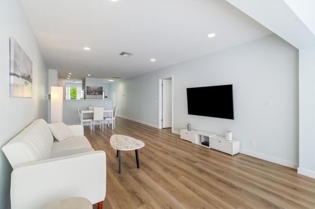 1101 Cactus Terrace 203, Delray Beach, FL 33445