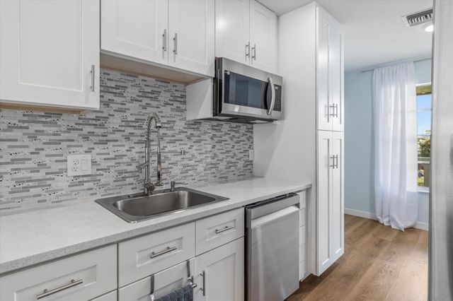 1101 Cactus Terrace 203, Delray Beach, FL 33445