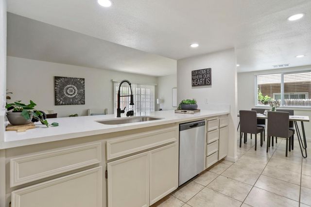 2029 Venus Dr, Ceres, CA 95307