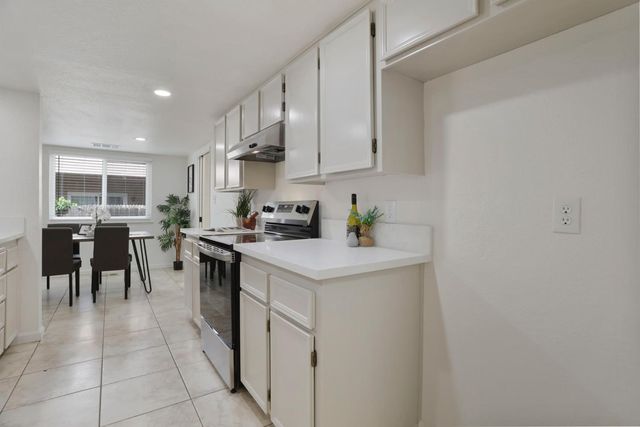 2029 Venus Dr, Ceres, CA 95307