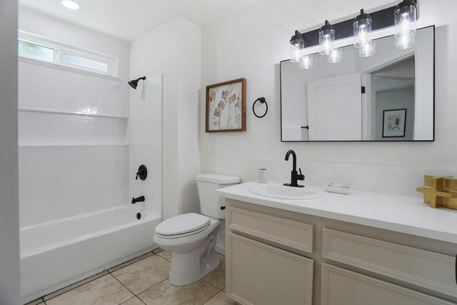 2029 Venus Dr, Ceres, CA 95307