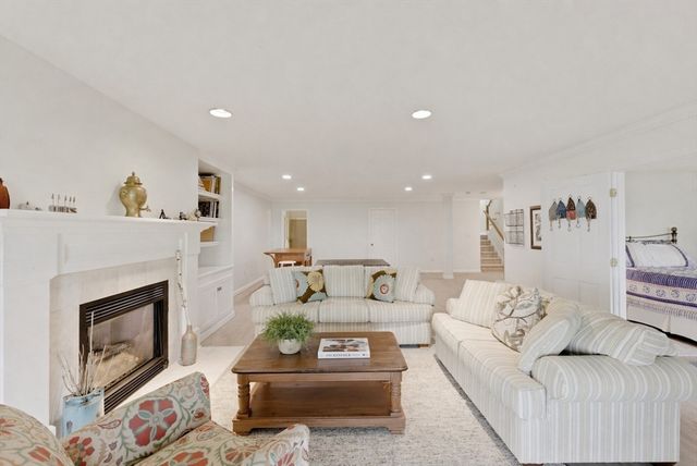 44 Fairway Dr Golfview, Plymouth, MA 02360