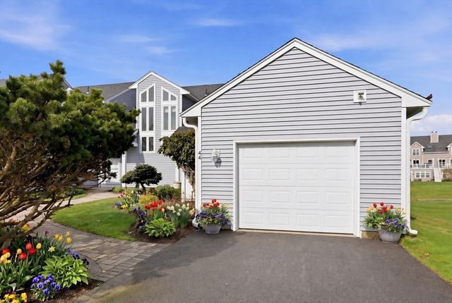 44 Fairway Dr Golfview, Plymouth, MA 02360