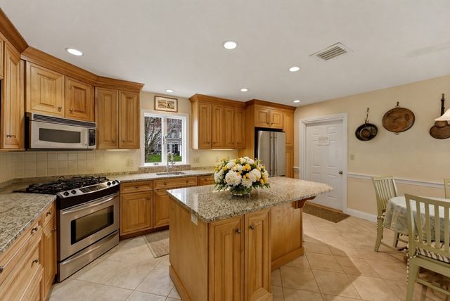 44 Fairway Dr Golfview, Plymouth, MA 02360