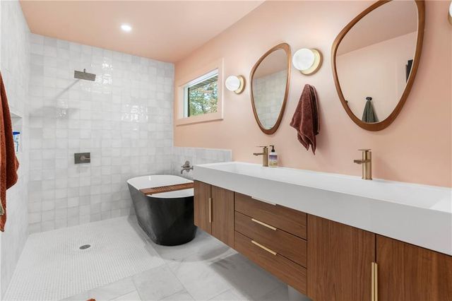 3941 Lake SE Drive, Smyrna, GA 30082