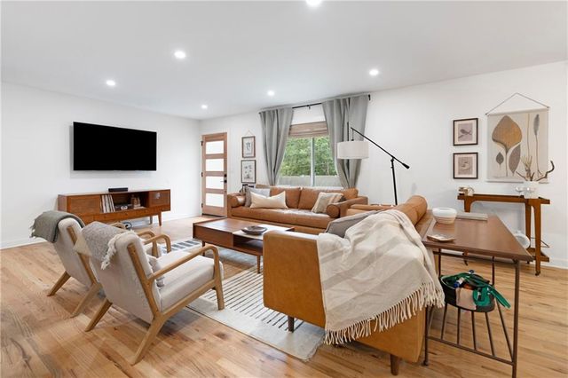 3941 Lake SE Drive, Smyrna, GA 30082