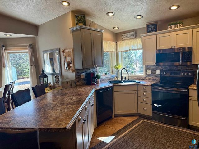 1516 Deerfield Ln Lane, Mitchell, SD 57301