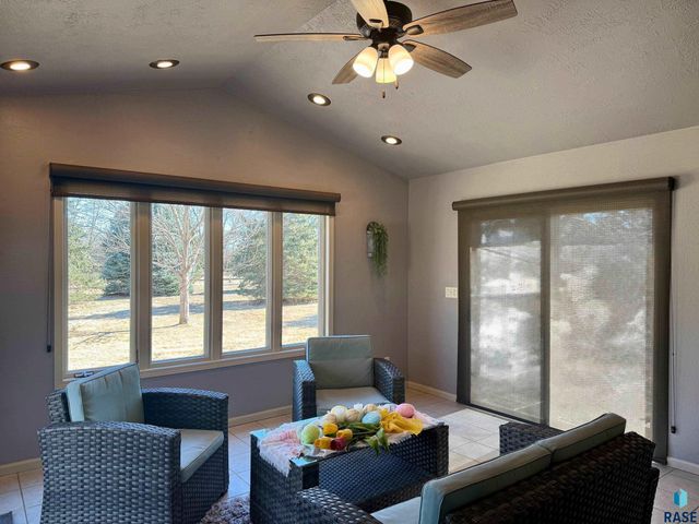 1516 Deerfield Ln Lane, Mitchell, SD 57301