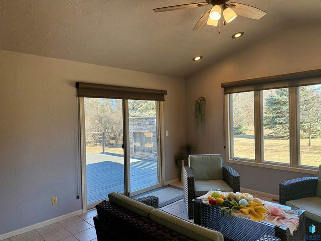 1516 Deerfield Ln Lane, Mitchell, SD 57301