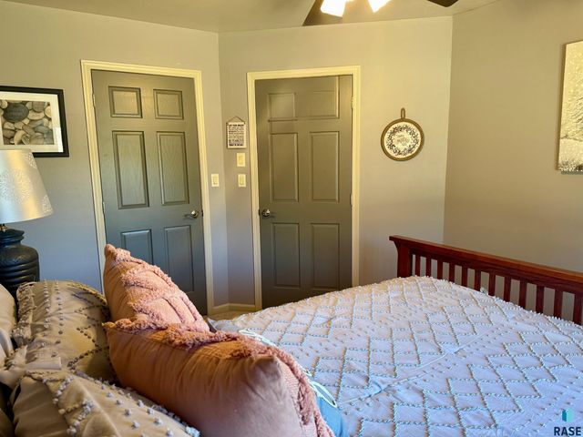 1516 Deerfield Ln Lane, Mitchell, SD 57301