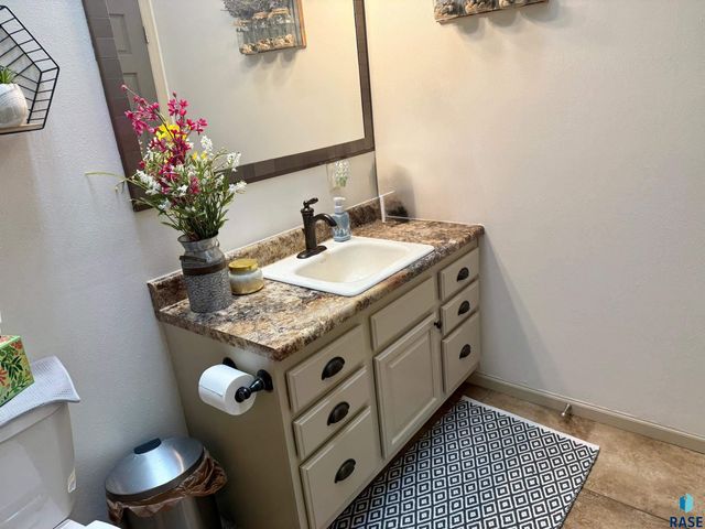 1516 Deerfield Ln Lane, Mitchell, SD 57301