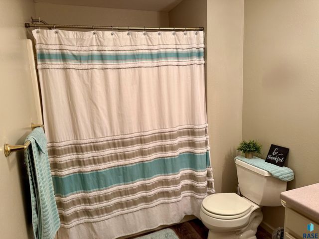 1516 Deerfield Ln Lane, Mitchell, SD 57301