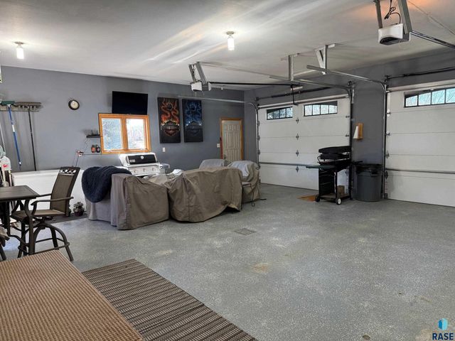 1516 Deerfield Ln Lane, Mitchell, SD 57301