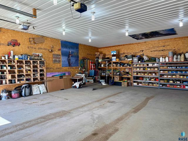 1516 Deerfield Ln Lane, Mitchell, SD 57301