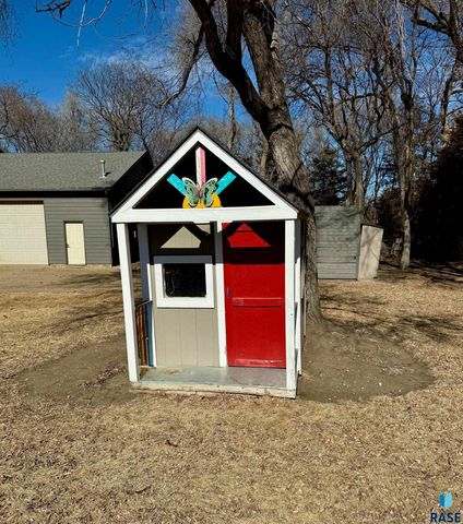 1516 Deerfield Ln Lane, Mitchell, SD 57301