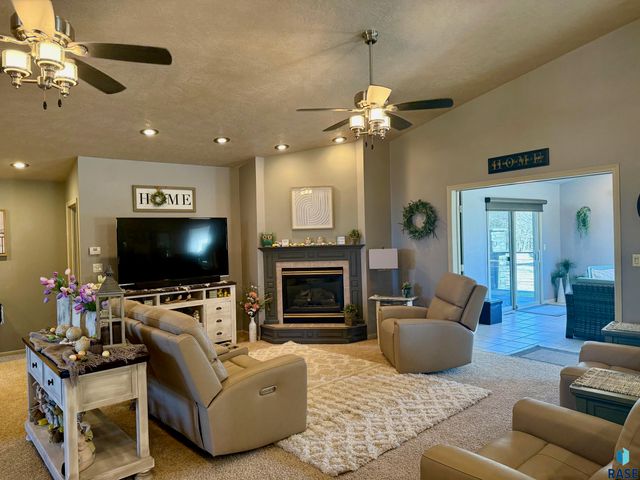 1516 Deerfield Ln Lane, Mitchell, SD 57301