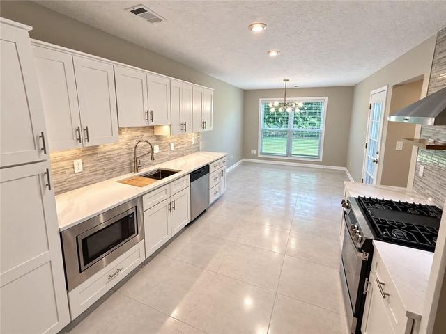 1831 Green Oak Circle, Lawrenceville, GA 30043