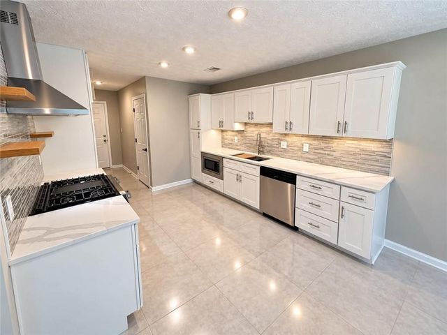 1831 Green Oak Circle, Lawrenceville, GA 30043