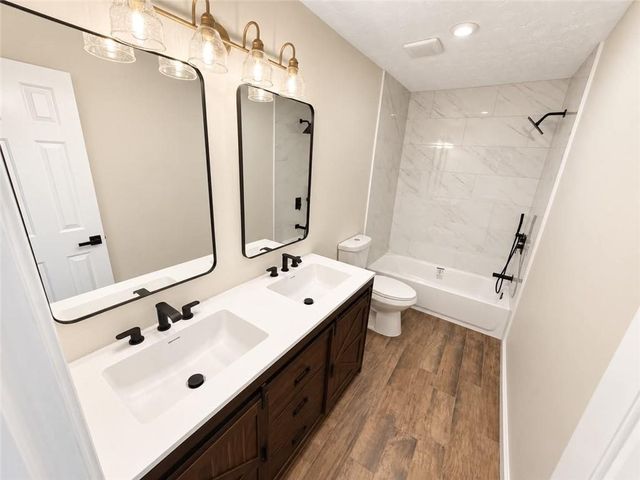 1831 Green Oak Circle, Lawrenceville, GA 30043