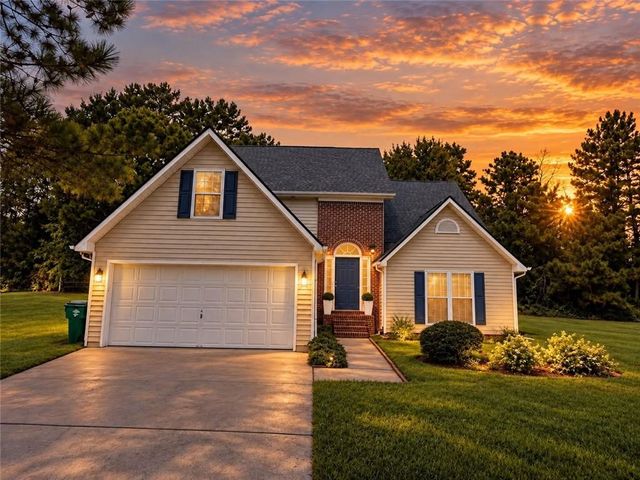 1831 Green Oak Circle, Lawrenceville, GA 30043