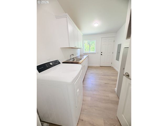 71 N HOBBY Ct, Otis, OR 97368