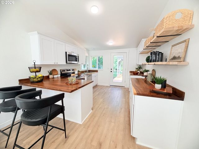 71 N HOBBY Ct, Otis, OR 97368