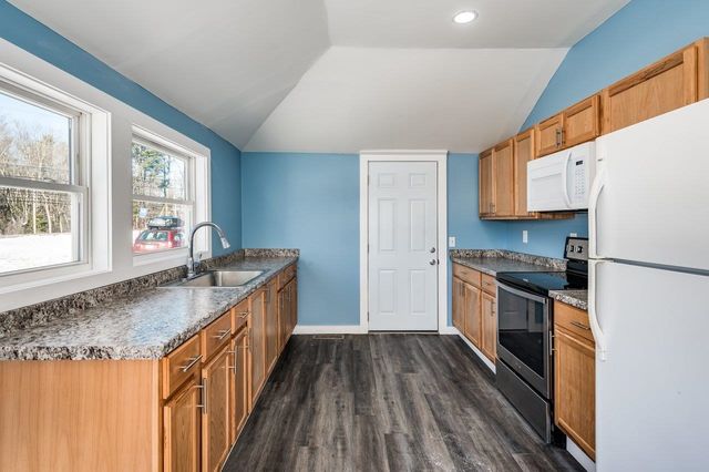 8 Phillips Lane, Rochester, NH 03868