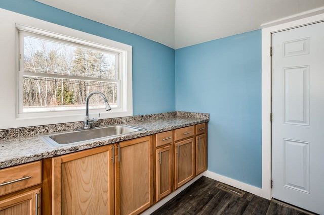 8 Phillips Lane, Rochester, NH 03868