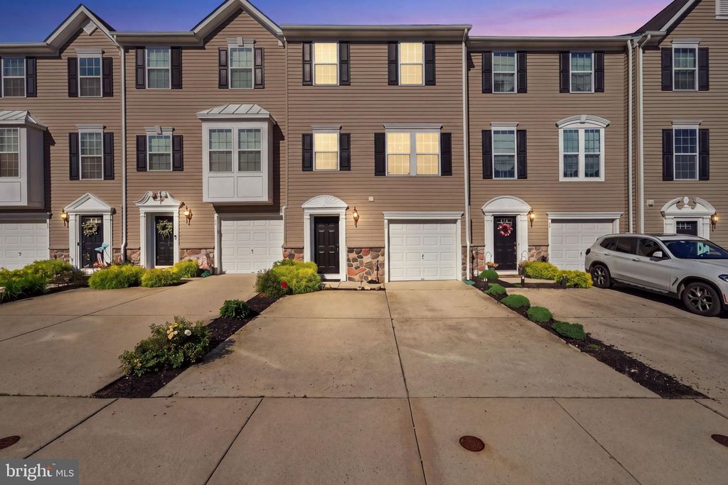2102 E OAK RD #B3, VINELAND, NJ 08361 — exterior