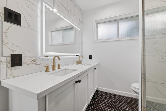 9211 Blankenship Drive, Houston, TX 77080