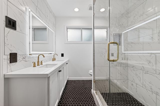 9211 Blankenship Drive, Houston, TX 77080