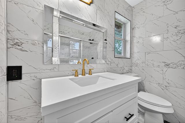 9211 Blankenship Drive, Houston, TX 77080