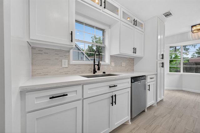 9211 Blankenship Drive, Houston, TX 77080