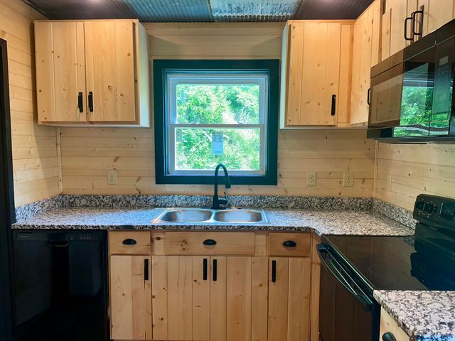 409 Freeman Branch Road, East Bernstadt, KY 40729