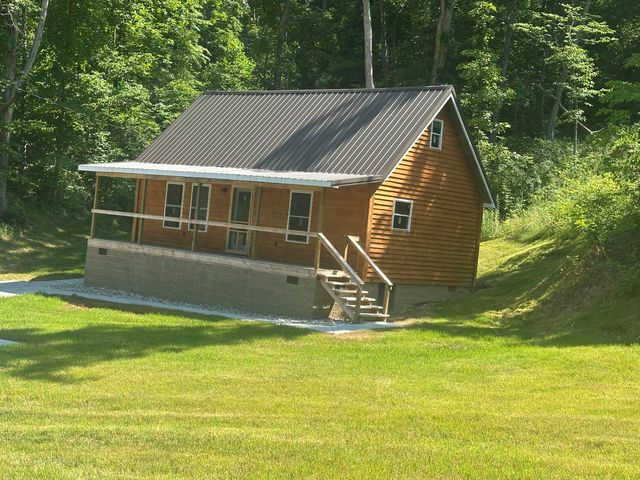 409 Freeman Branch Road, East Bernstadt, KY 40729