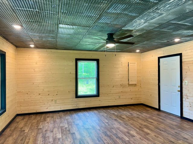 409 Freeman Branch Road, East Bernstadt, KY 40729