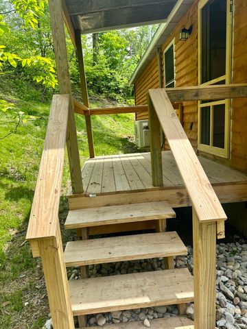 409 Freeman Branch Road, East Bernstadt, KY 40729