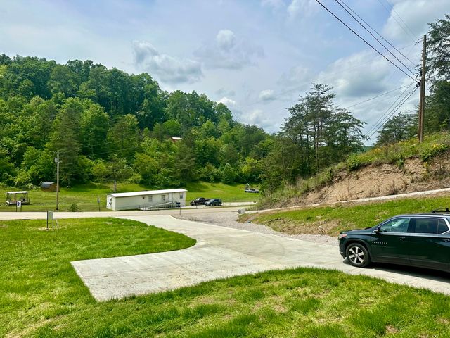 409 Freeman Branch Road, East Bernstadt, KY 40729
