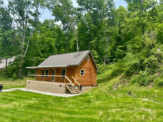 409 Freeman Branch Road, East Bernstadt, KY 40729