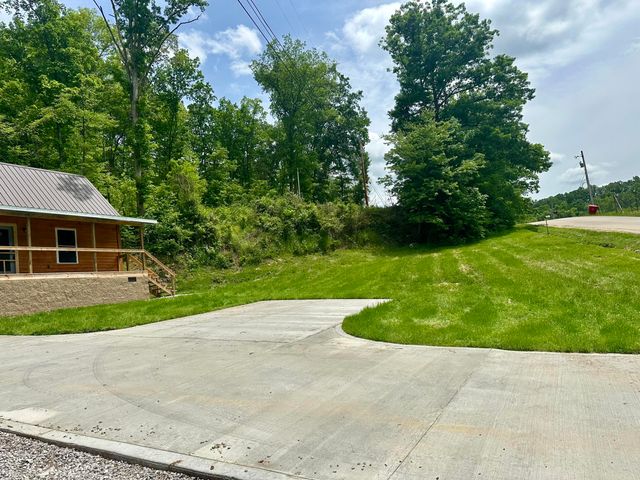 409 Freeman Branch Road, East Bernstadt, KY 40729