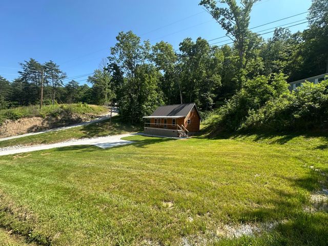 409 Freeman Branch Road, East Bernstadt, KY 40729