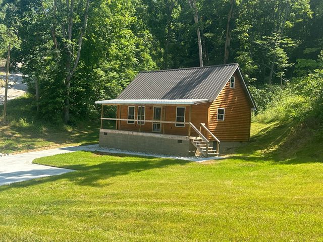 409 Freeman Branch Road, East Bernstadt, KY 40729