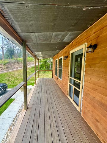 409 Freeman Branch Road, East Bernstadt, KY 40729