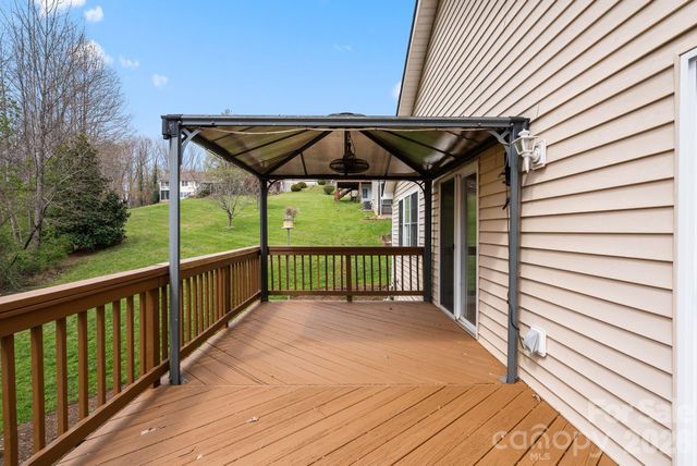 73 Creeks End Circle, Mills River, NC 28759