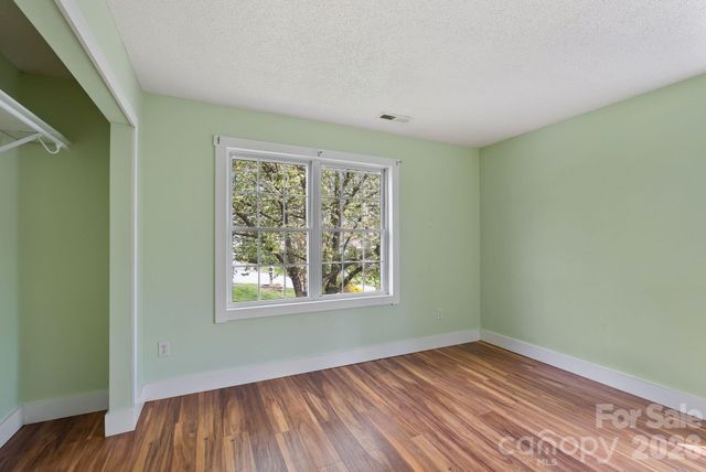 73 Creeks End Circle, Mills River, NC 28759