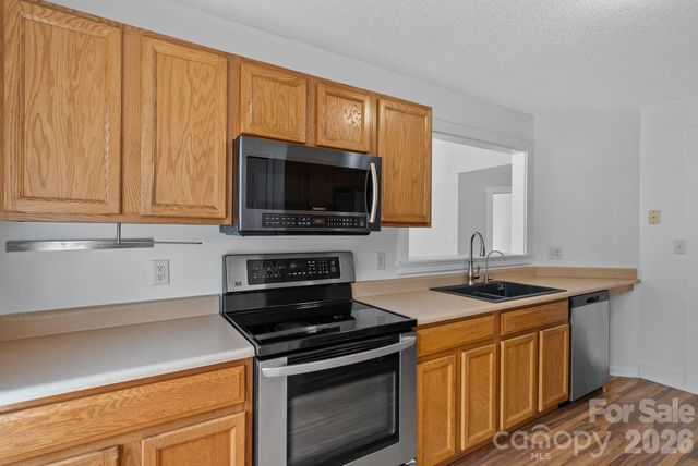 73 Creeks End Circle, Mills River, NC 28759