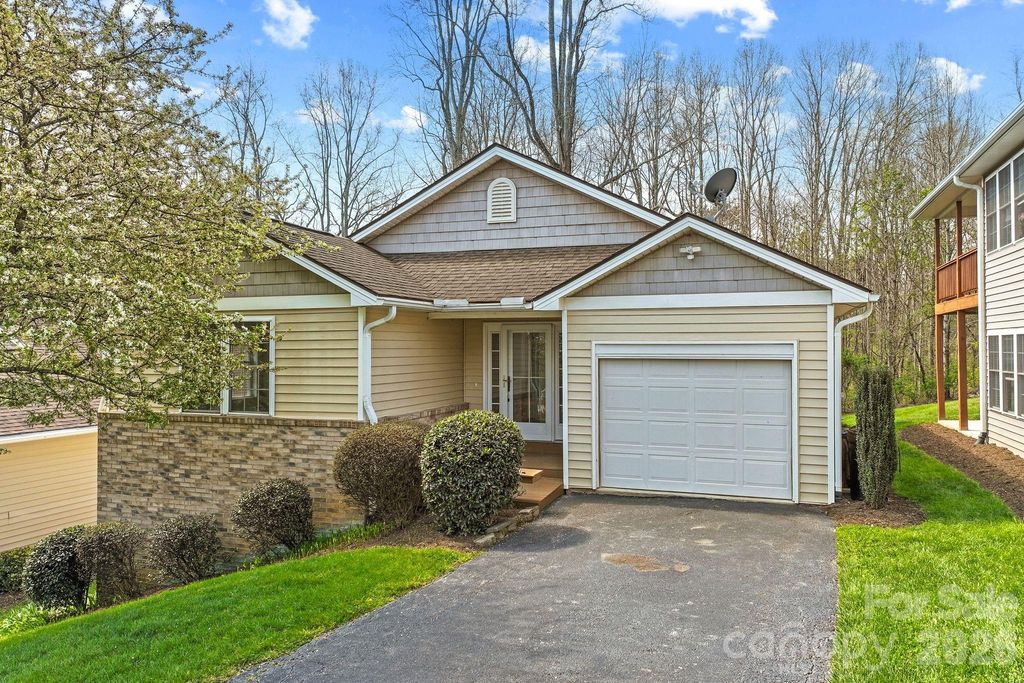 73 Creeks End Circle, Mills River, NC 28759
