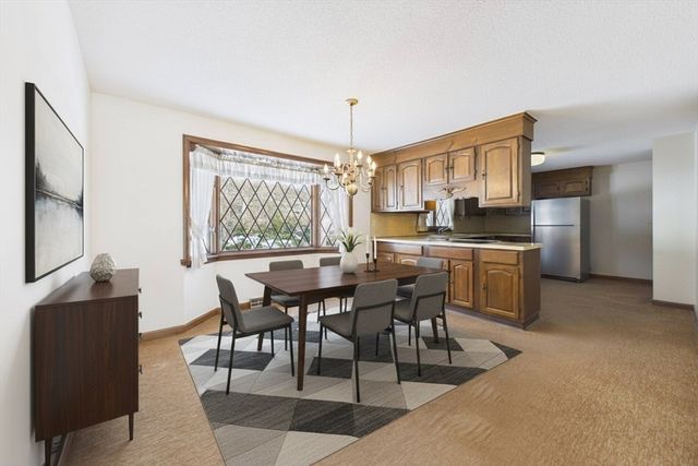 16 Sesame Dr, Chicopee, MA 01020