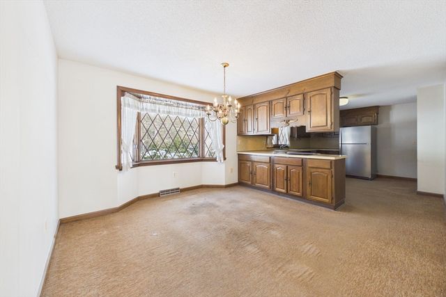 16 Sesame Dr, Chicopee, MA 01020